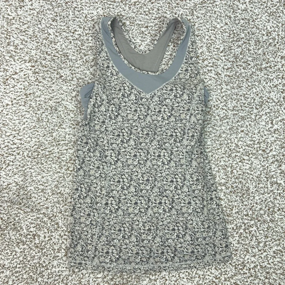 Lululemon‎ Tank Top Womens 4 Gray Floral V Neck Built In Bra Yoga Gym Workout